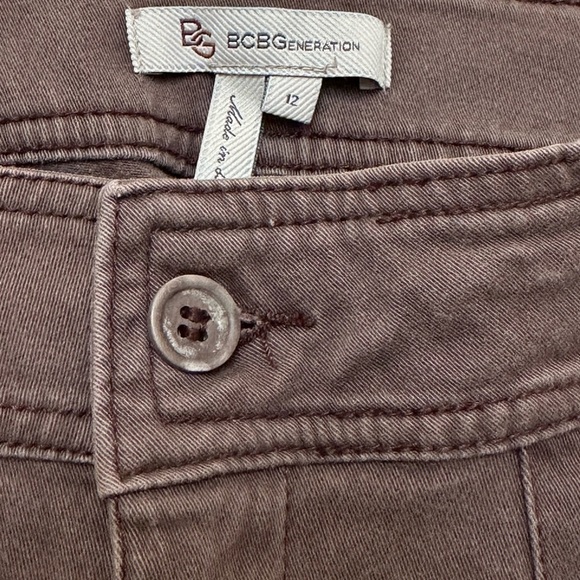 BCBGeneration Pocket Flap w/ Button RearPocket Design Stretchy Brown Jeans Faded - Picture 11 of 14